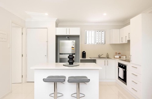 Rocklea Apartment | Smart Suites Self Check-in Apartments - W Freney