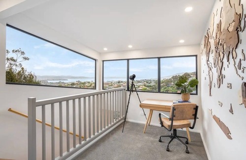 West Hobart House | Soak in the views at The Hill Townhouse