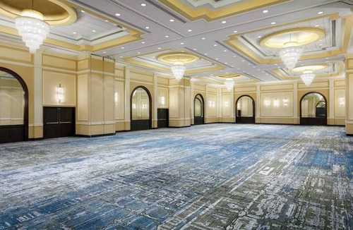Iselin House | Sophisticated Hotel with Spacious Rooms & Complimentary Shuttle Service