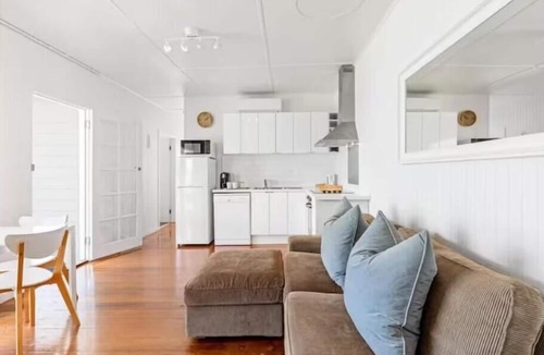 Sorrento Cottage | Sorrento Beach Cottages #2 - Gorgeous beach cottages with a 2 min walk to Sorrento shops.