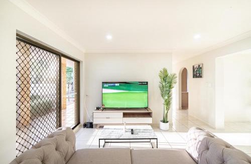 Sunnybank House | Space Abundant 4Bed 2Bath Sunnybank Retreat