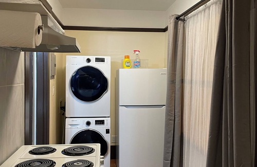 Grand Lake House | Spacious 1-bedroom in Oakland with AC
