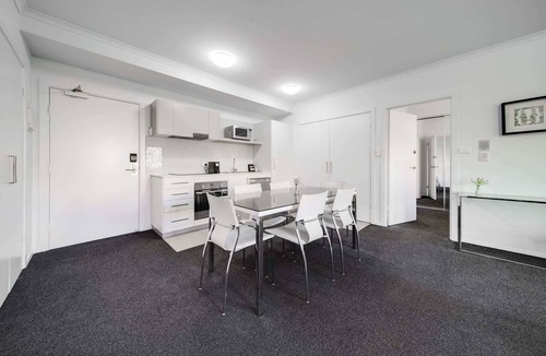 Greenway Apartment | Spacious 2-Bed Conveniently by Lake Tuggeranong