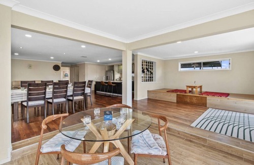 Sunnybank Hills House | Spacious 2-Storey 4BR House–Family Friendly