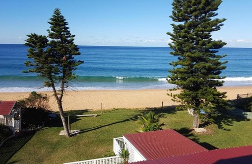 Narrabeen Apartment | Spacious 2BR Beachfront Apartment - The Coachhouse