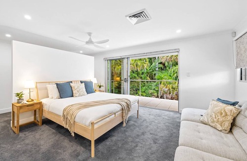 Alexandra Headland Apartment | Spacious 3-Bed Home with Patio Near Beach
