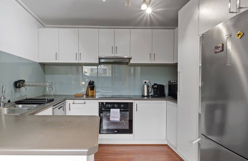 Maribyrnong Apartment | Spacious 3-Bed Townhouse with Courtyard