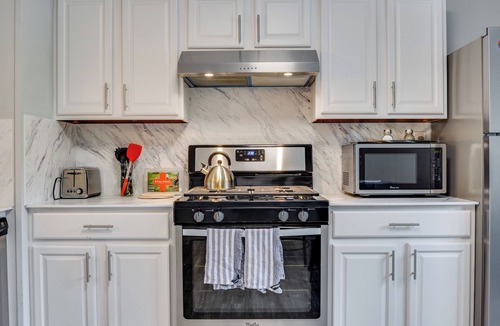 Albright Apartment | Spacious 3 bedroom Apartment, Located in the Heart of Elmwood Village