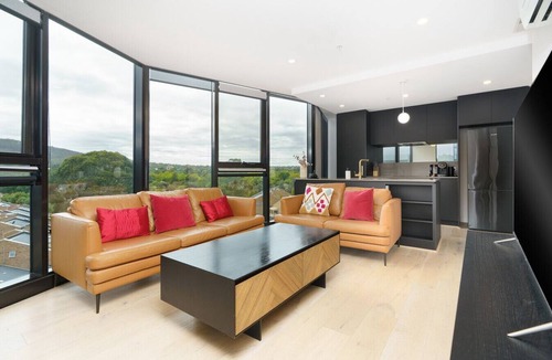 Reid Apartment | Spacious 3BR Apartment in the Heart of the City