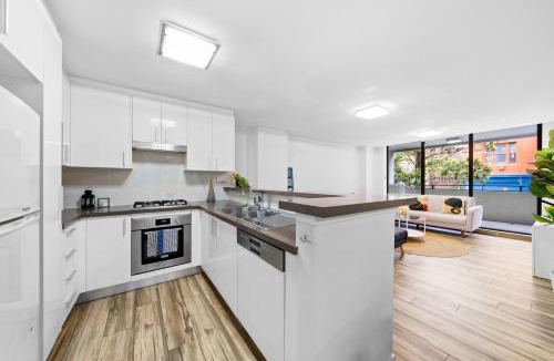 Ultimo Apartment | Spacious 3BR Apt with Parking Walk to ICC & Darling Harbour & CBD & Chinatown
