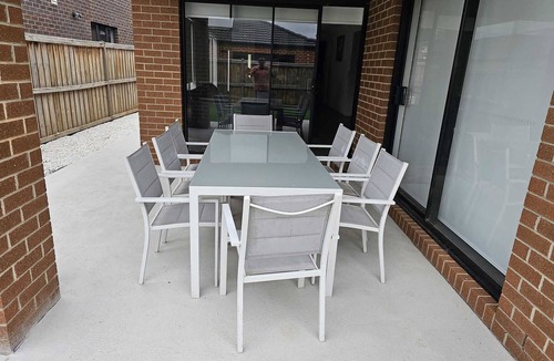 Melton South House | Spacious 4 bed family home in Melton (near Warrawong Estate)
