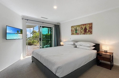 Long Beach Apartment | Spacious 4-Bed Home with Coastal Charm