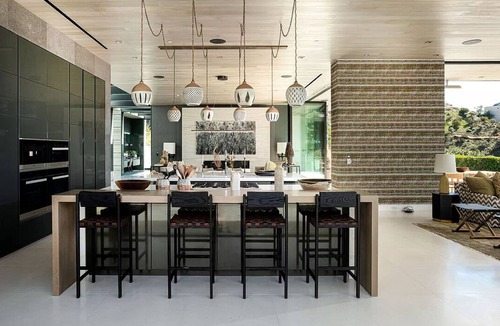 The Bird Streets Villa | Spacious 4-bedroom villa in enjoyable Los Angeles with WiFi, fitness room