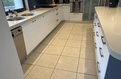 Deakin House | Spacious 4 bedrooms house in Inner South