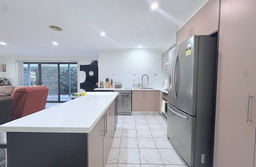 Gungahlin House | Spacious 4BR Family Retreat with Cozy Lounge