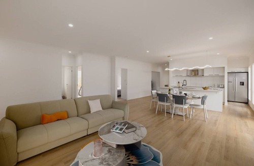 Greenbank House | Spacious 4BR Modern Home by Parks & Forest
