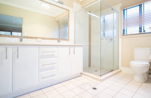 Upper Mount Gravatt House | Spacious 5BR | Prime Upper Mt Gravatt Location!