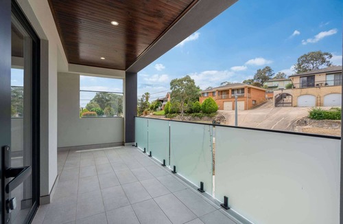 Giralang House | Spacious 5-Bed Family Home in Giralang