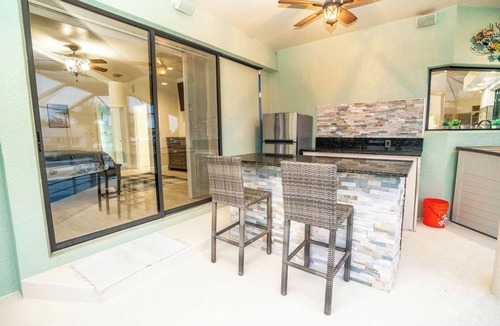 Apollo Beach House | Spacious 5-bedroom house on the water with AC, WiFi in gorgeous Apollo Beach