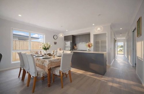 Park Ridge House | Spacious 5BR Family Home in Park Ridge