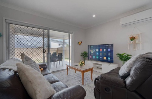 Park Ridge House | Spacious 5BR Family Home in Park Ridge