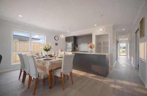 Park Ridge House | Spacious 5BR Family Home in Park Ridge