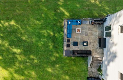 White Plains House | Spacious 6BR Getaway Game Room Firepit NYC