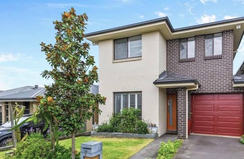 Jordan Springs House | Spacious 6BR House w Parking