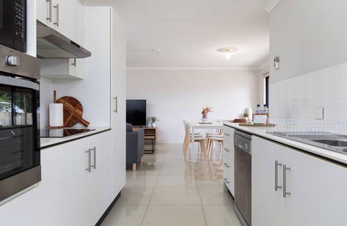 Acacia Ridge Apartment | Spacious Acacia Ridge 3BR | Easy Access | 6AS3