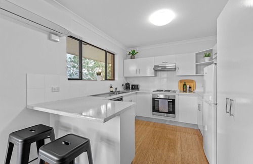 Auchenflower Apartment | Spacious & Comfy 2 Bed/2 Bath/2 Car Apartment in Auchenflower