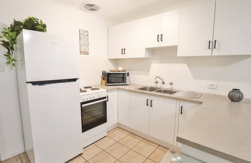 Mildura Apartment | Spacious corp & family friendly, new reno, close to shops/eateries, free wifi