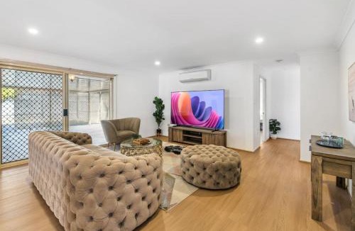 Parkinson House | Spacious Family Retreat in Peaceful Parkinson