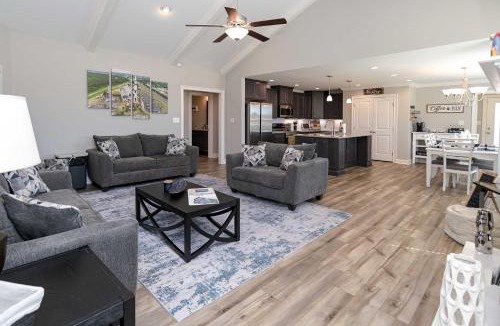 Hazel Green House | Spacious Hazel Green Home with Fireplace, Yard!