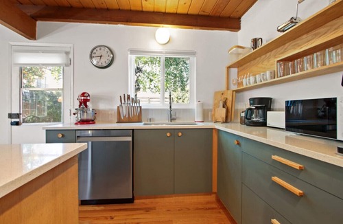 Los Angeles House | Spacious Mid-Century Home Near LA Good For Groups: 3 bedrooms with backyard half-court