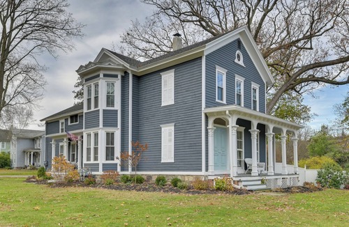 Naples Cottage | Spacious Naples Vacation Rental w/Private Hot Tub