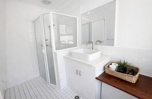 Hillcrest House | Spacious Private Room| Extra Comfort| Ideal for Couples| Hillcrest