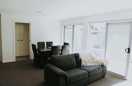Golden Square House | Spacious Stay On Shamrock, Bendigo
