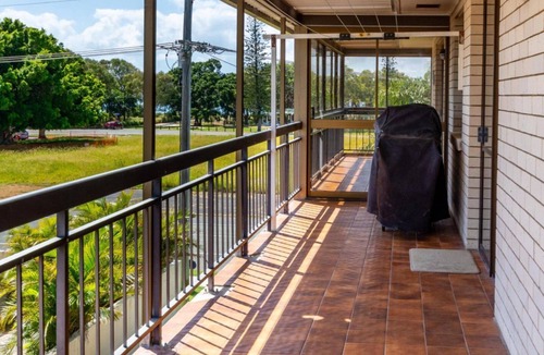 Woorim Apartment | Spacious Unit Overlooking Moreton Bay