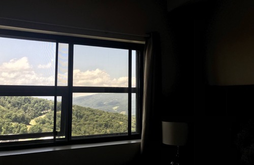Sugar Mountain Condo | Spectacular Mile High View,Free Wifi-Pool-Smart Tvs-W&D-Gym-No hidden fees !