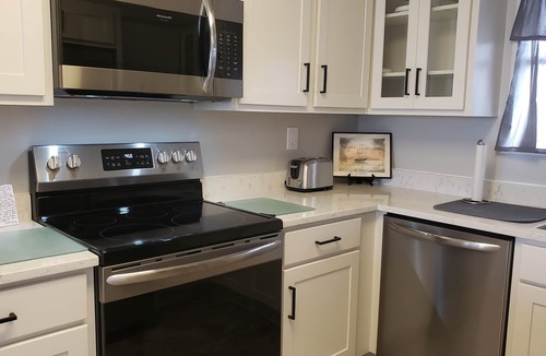 Orange Beach East Condo | Splash into summer at Jubilee Landing-boat friendly-pool-Orange Beach