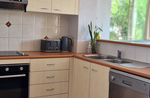 Mermaid Beach Apartment | Splashpark family resort, full of fun. Close to theme parks, beach, restaurants