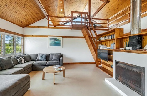 Angourie Apartment | Spookys 6 Angourie - Treetop Oasis Steps from Spooky Beach - Holiday Yamba