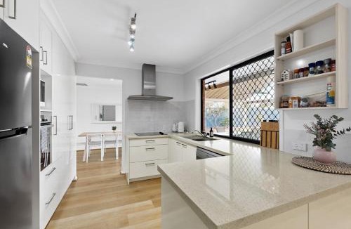 Springfield House | Springfield 4BR Air Conditioned with BBQ and Patio