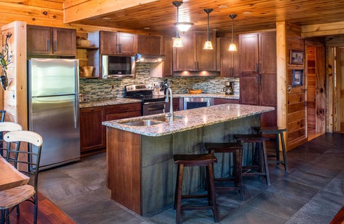 Scottsburg Cabin | Springwater Lodge is in a central location for your fall wine tour!