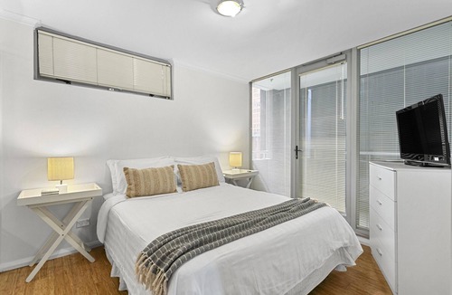 St. Leonards Apartment | St Leonards- LN409 Atchison Street - Spacious 1BR + Study with Balcony Parking Near St Leonards Station