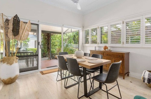 Randwick House | St Moritz Timeless Federation Retreat near Coogee