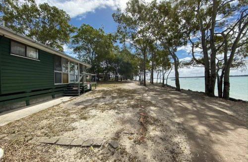 Traviston House | Stafford Hall - Burrum Heads- Riverfront- 3BR- Great Views