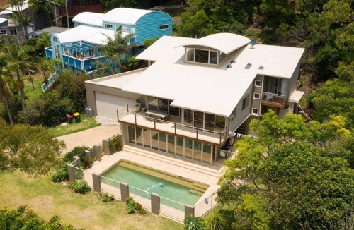 Stanwell Park House | Stanwell Beach Glass House – walk to beach