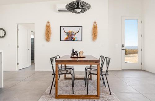 Joshua Tree Villa | Starlit Dunes - Spa, pool table, bocce, table tennis & endless views