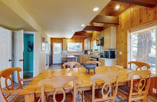 Upper Kingsbury House | Stateline Chalet: 5BR, Panoramic Mountain Views, Dipping Pool & Dry Sauna